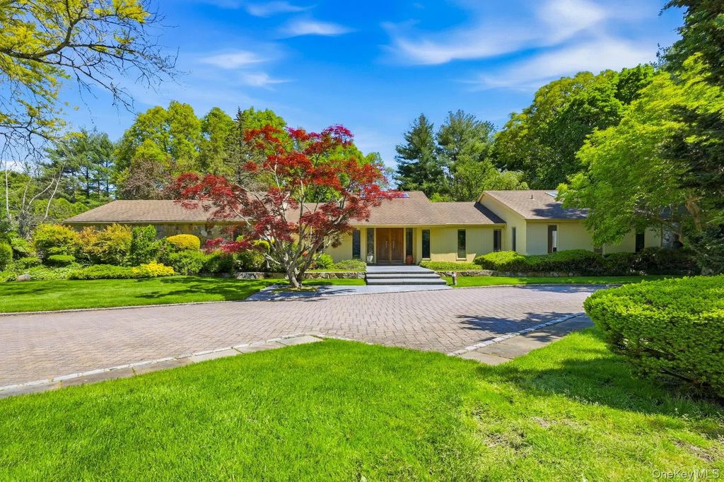 17 Hastings Road, Old Westbury