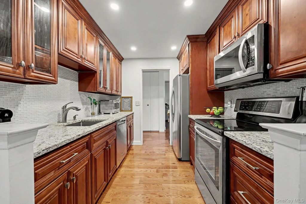 500 High Point Drive # 810, Hartsdale