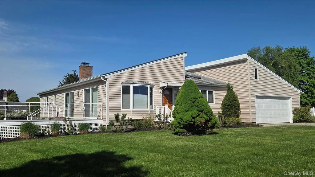 930 Cedar Lane, East Marion