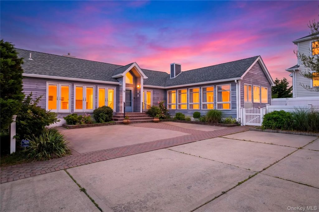 33 Bath Street, Lido Beach