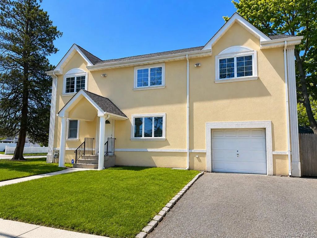 2312 7th Street, East Meadow