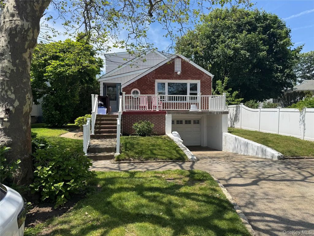 123 Genesee Boulevard, Atlantic Beach