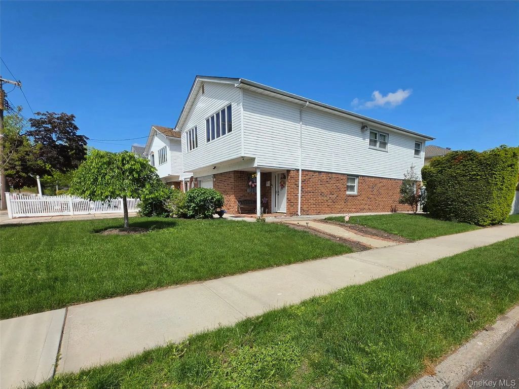 90-17 165th Avenue, Howard Beach