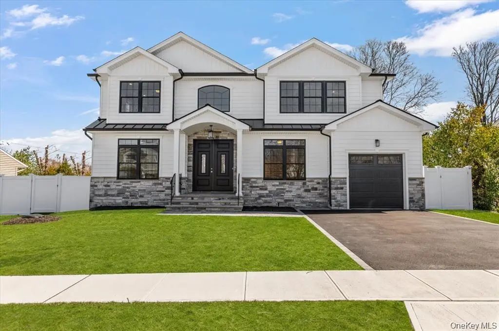10 Lee Place, Old Bethpage