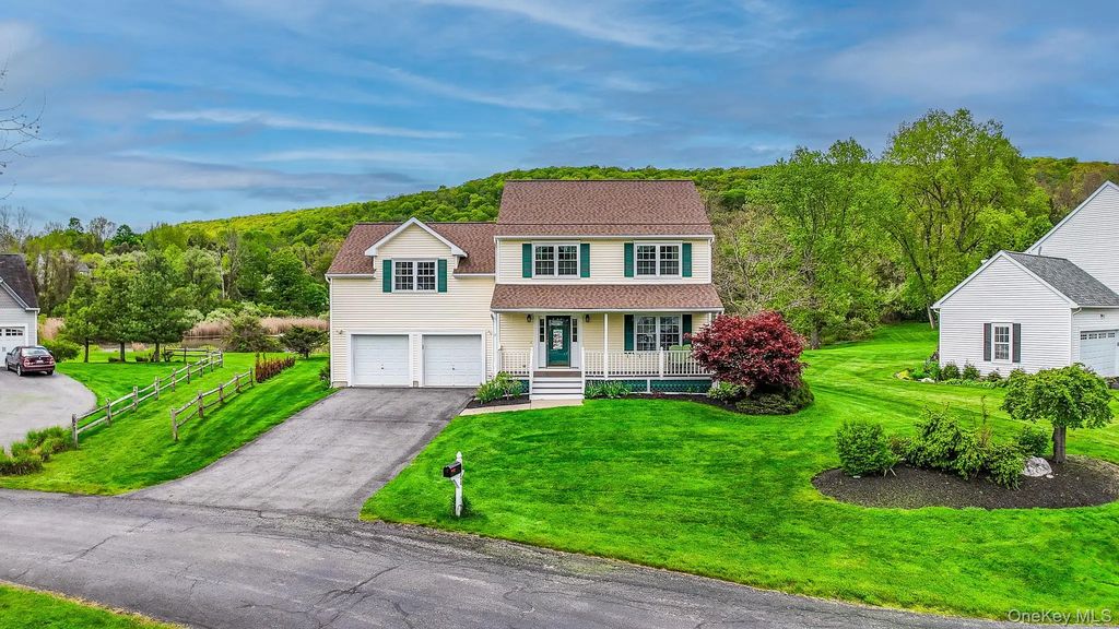 37 W Deer Trail, Pawling