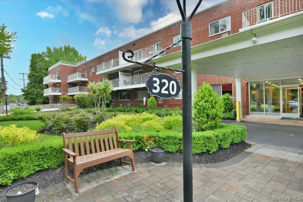 320 East Shore Road # 15a, Great Neck