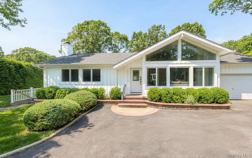 18 Squires Avenue, East Quogue