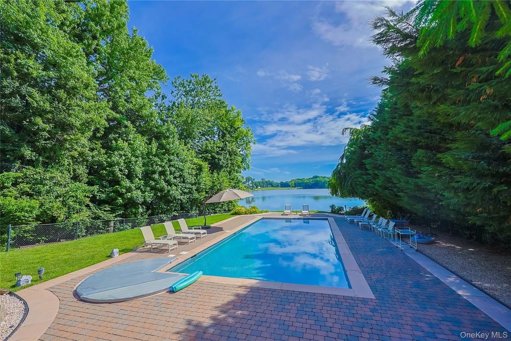 21 Lake Road, Great Neck