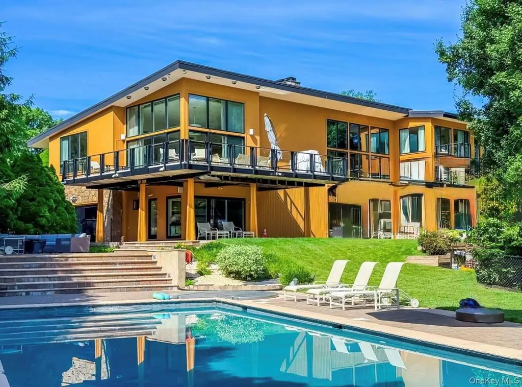 21 Lake Road, Great Neck