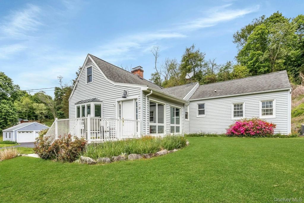 31 Spring Street S, South Salem