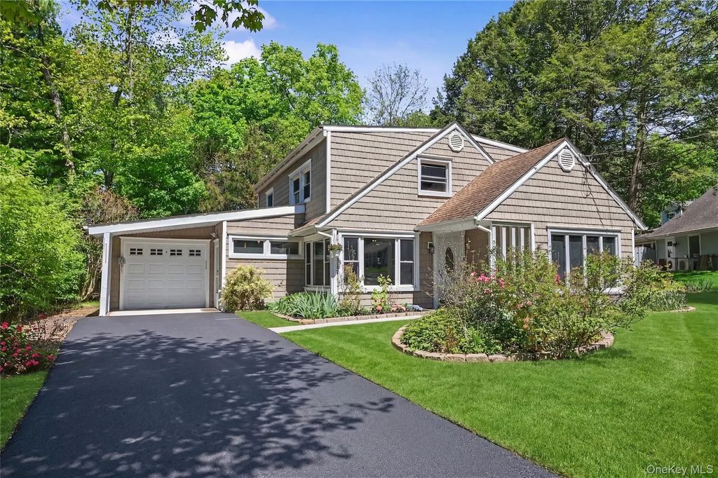 94 E East Way, Mount Kisco