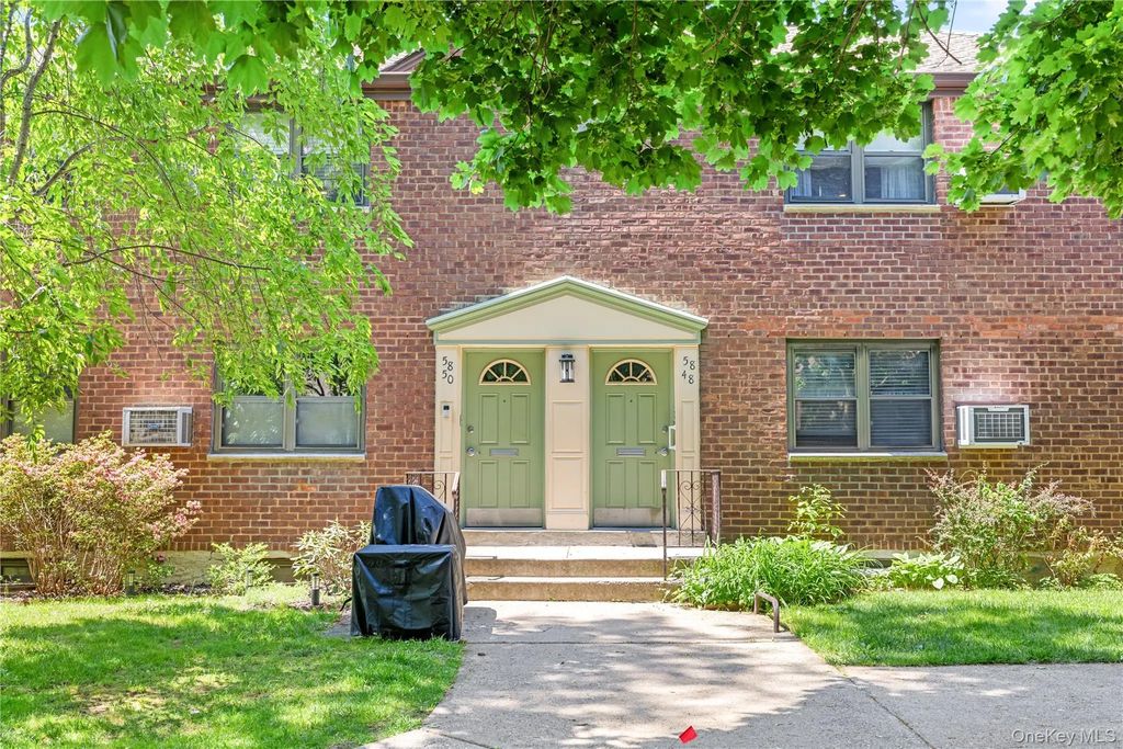 58-48 246th Crescent # Upper, Douglaston