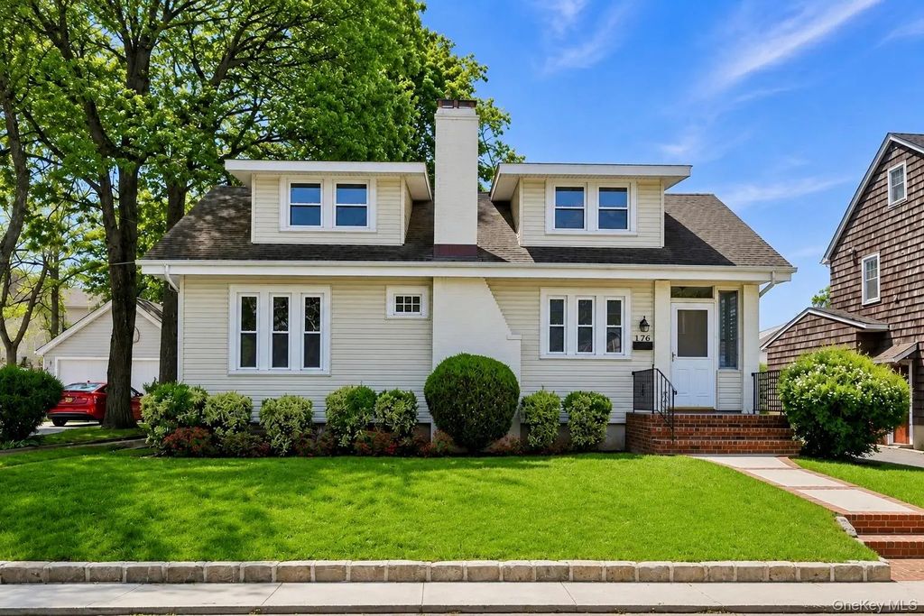 176 Wright Avenue, Malverne