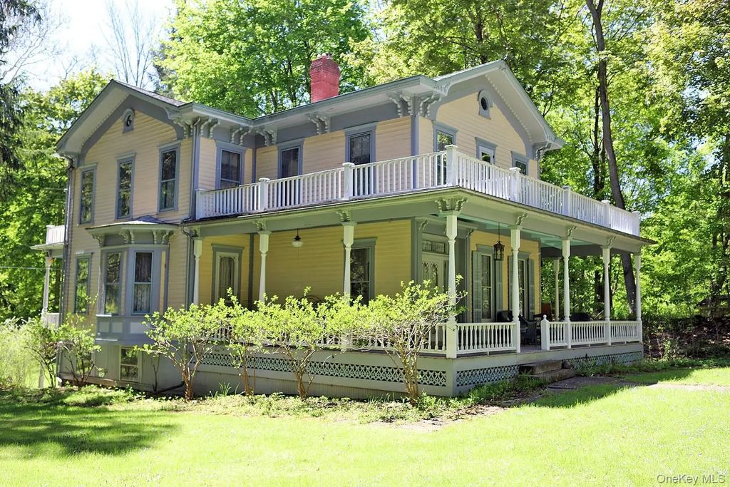 12 Railroad Street, Long Eddy
