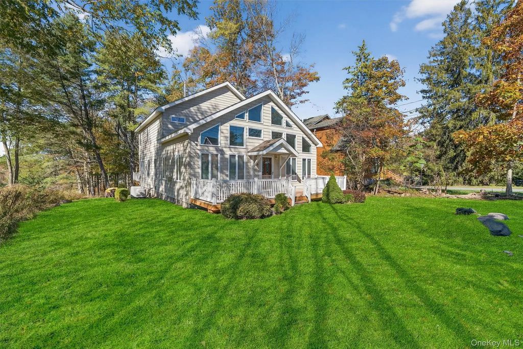 518 Sackett Lake Road, Monticello