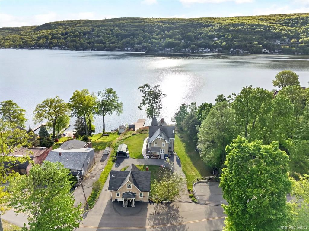 83 Edgemere Avenue, Greenwood Lake