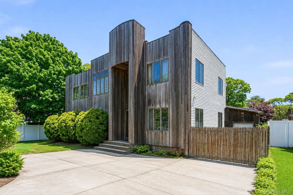 46 Brushwood Drive, Shirley