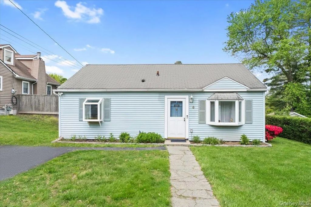 8 Cayuga Drive, Peekskill