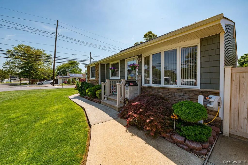 8 Oswego Drive, Bay Shore