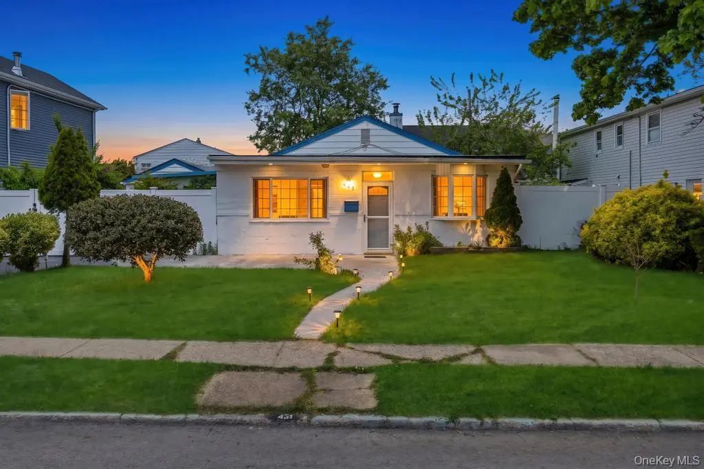 431 Argyle Road, East Meadow