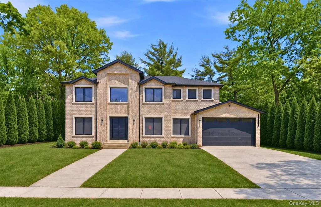 97 Parkway Drive, Roslyn Heights