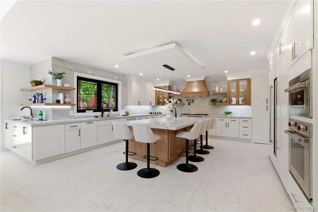 97 Parkway Drive, Roslyn Heights