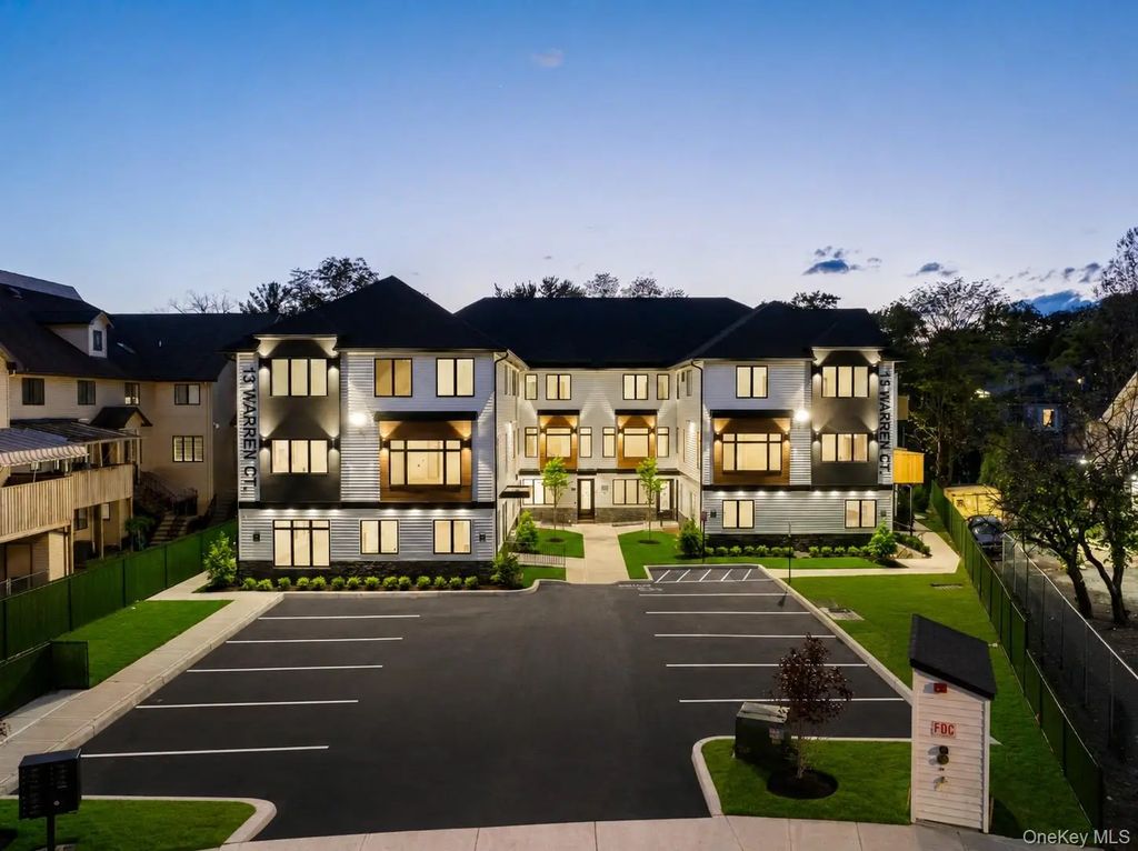 15 Warren Court # 212, Monsey