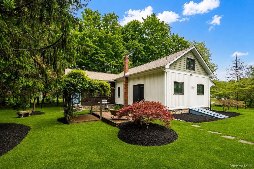4 Clove Branch Road, Hopewell Junction