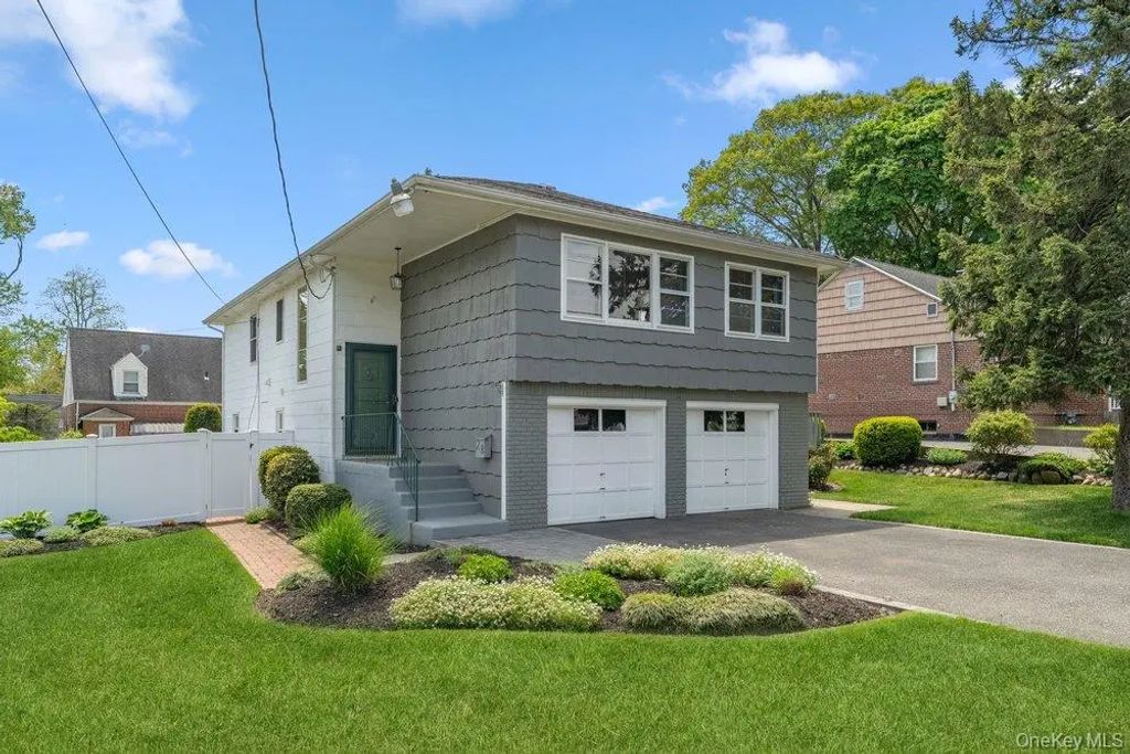 28 Satinwood Road, Bayville