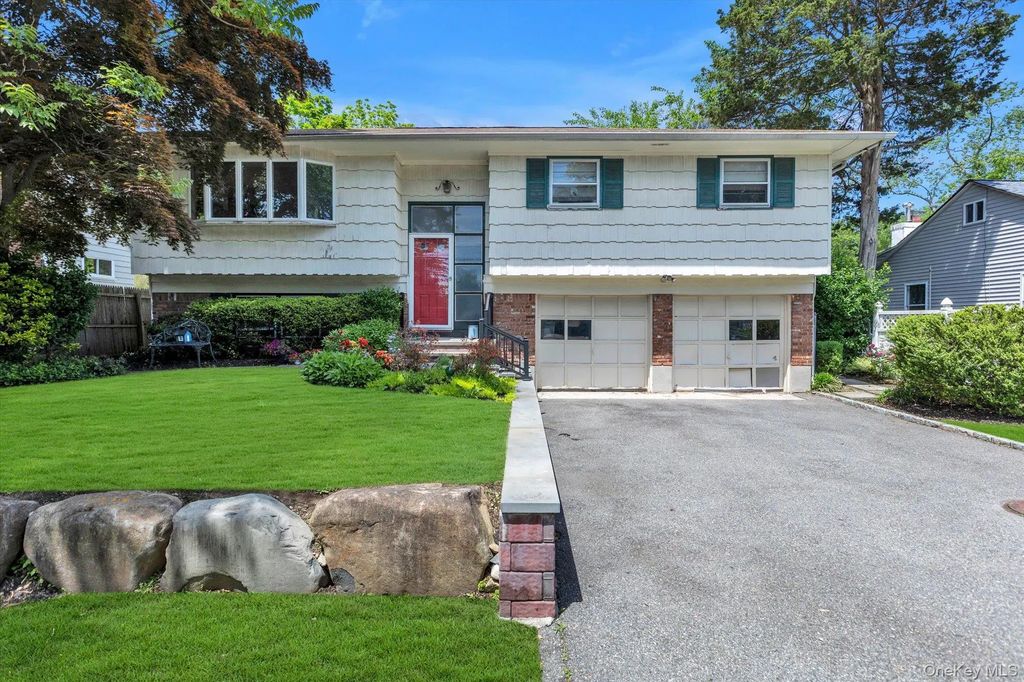 261 W Pulaski Road, Huntington Station