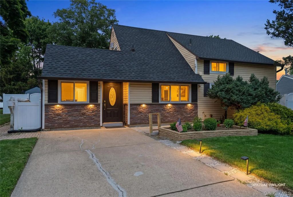 83 Brittle Lane, Hicksville