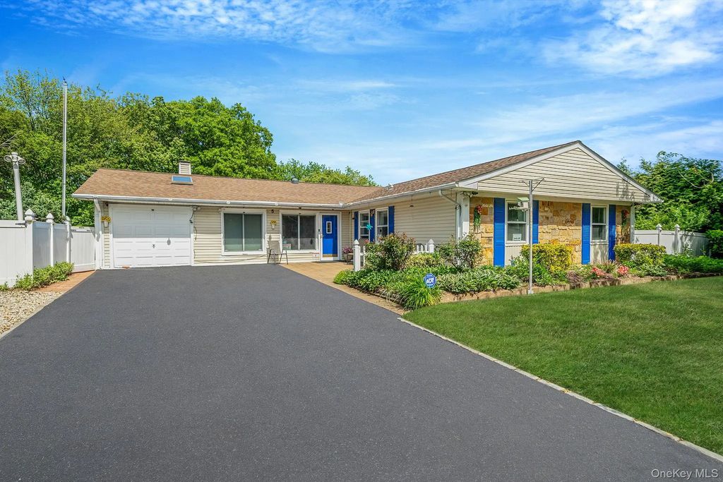 5 Tawny Pass, South Setauket