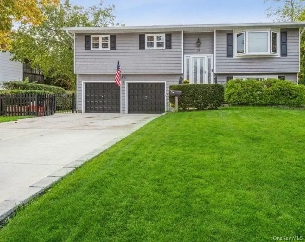 58 Oakridge Drive, Bay Shore
