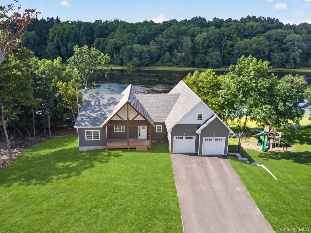 86 Shore Boulevard, Slate Hill