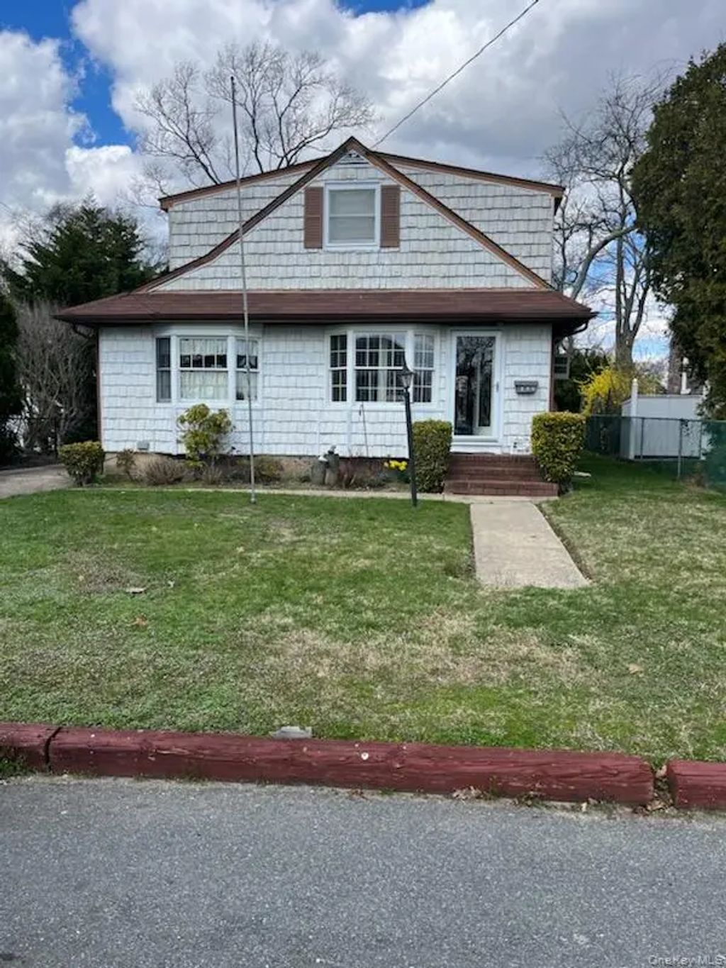 140 Texas Street, Lindenhurst
