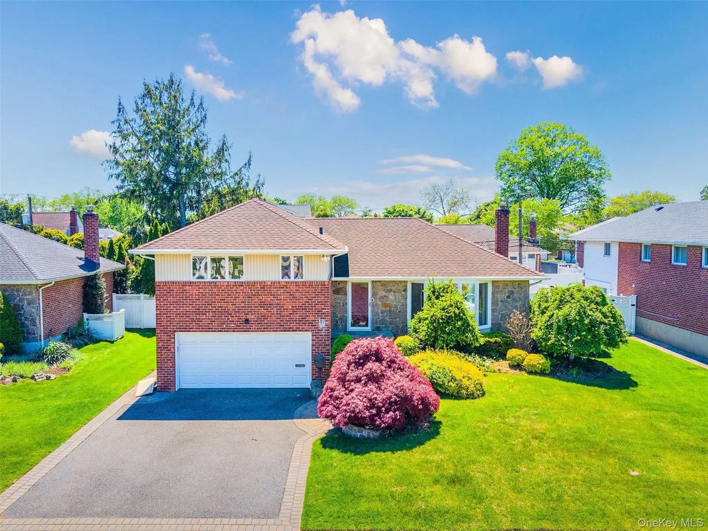 15 Hillvale Road, Syosset