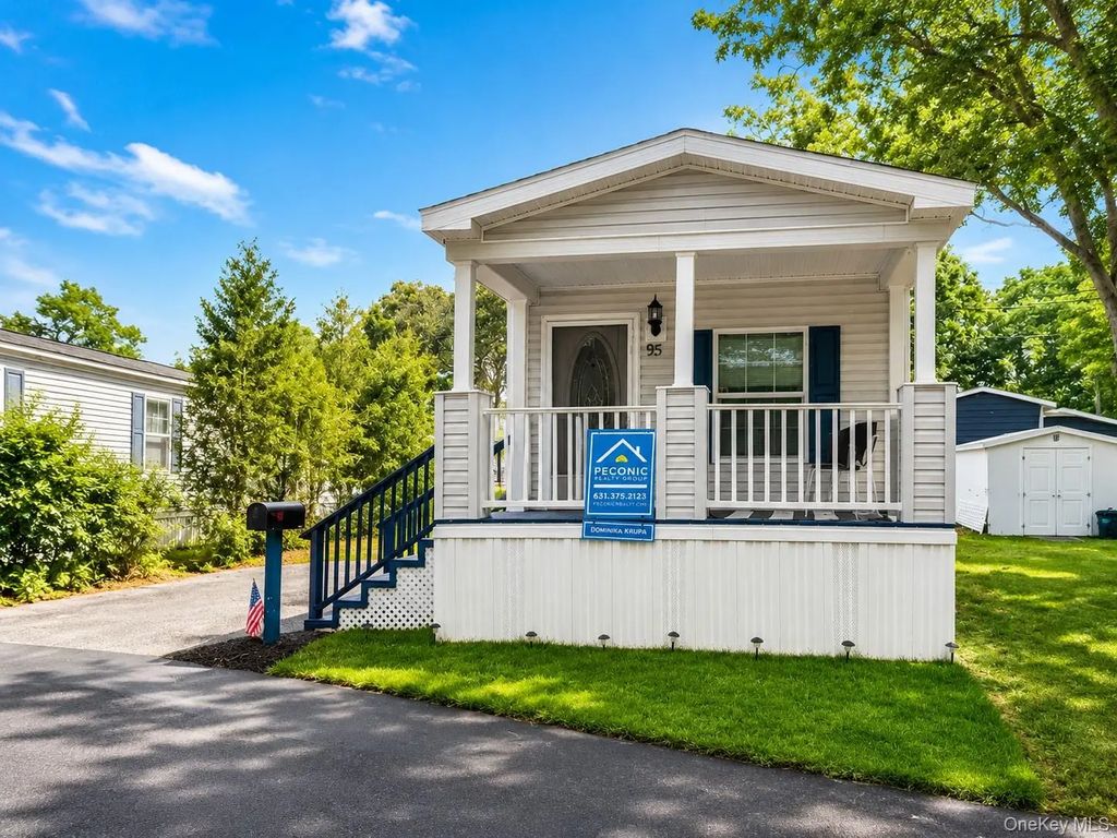 37 Hubbard Avenue # 95, Riverhead