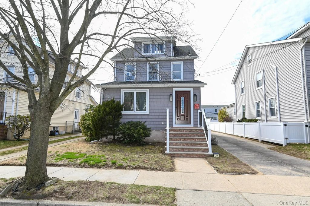 29 Everett Street, Lynbrook