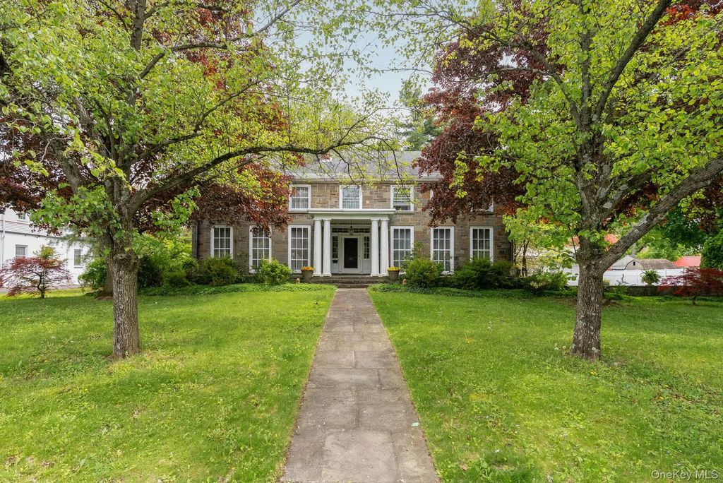 322 Albany Avenue, Kingston