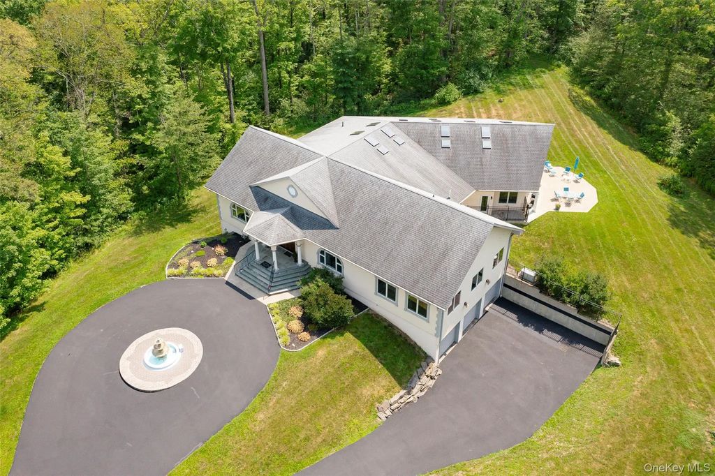 126 Old Hopewell Road, Wappingers Falls
