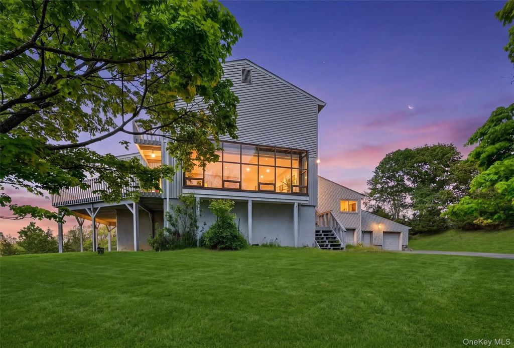 15 Deer Pond Drive, Warwick