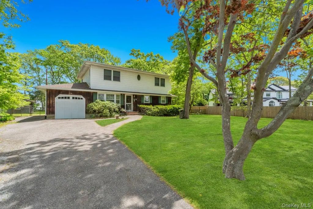 5 Peekskill Avenue, Patchogue