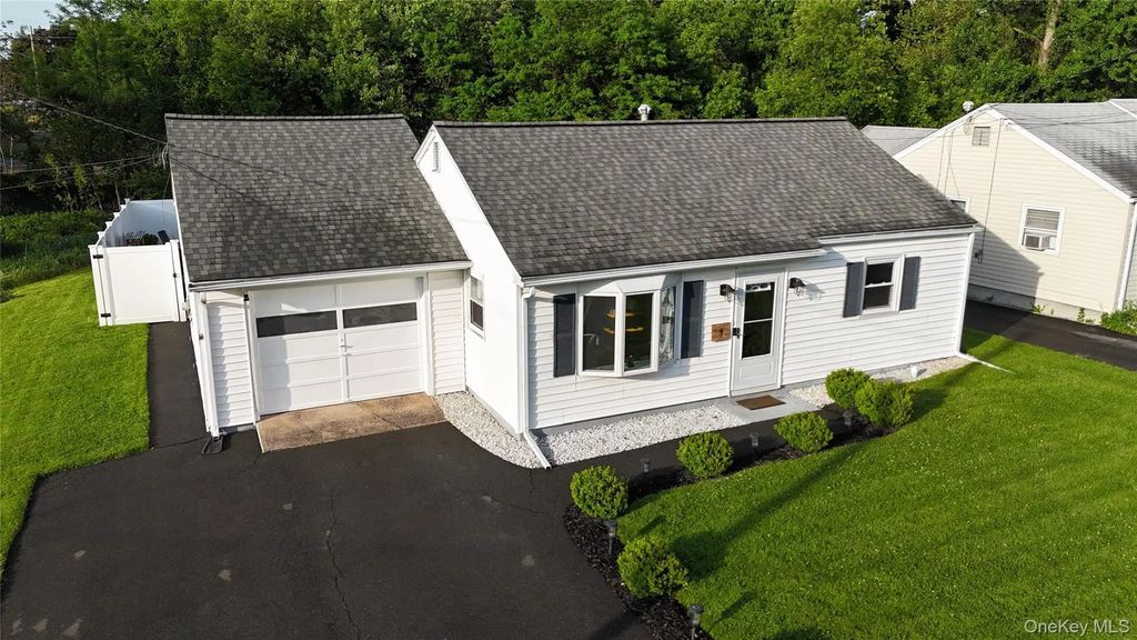 9 Maple Avenue, Garnerville