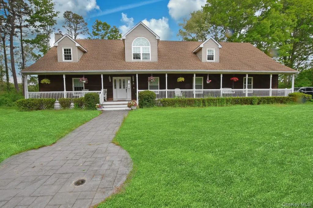 5 Easterly Court, Manorville