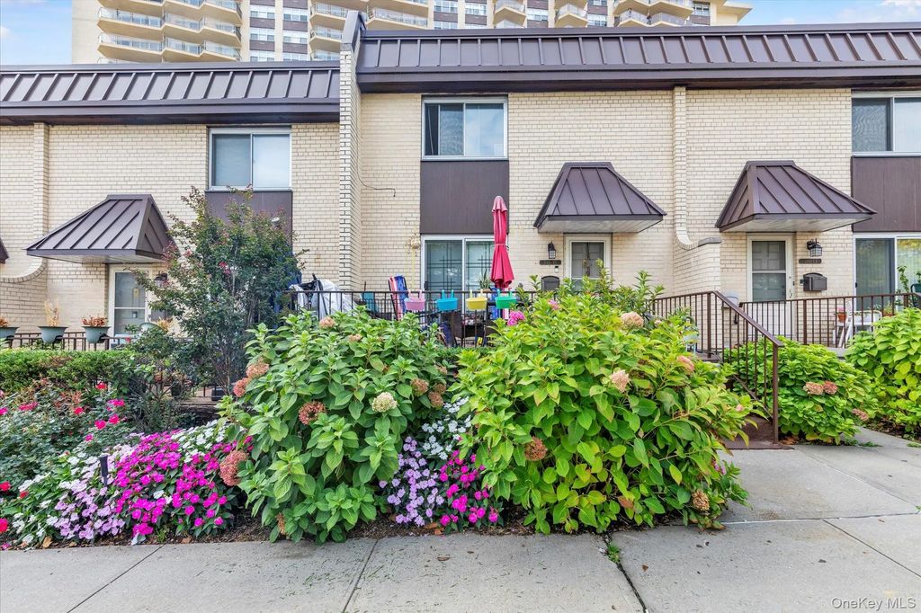 216-16 17th Avenue # Th56, Bayside