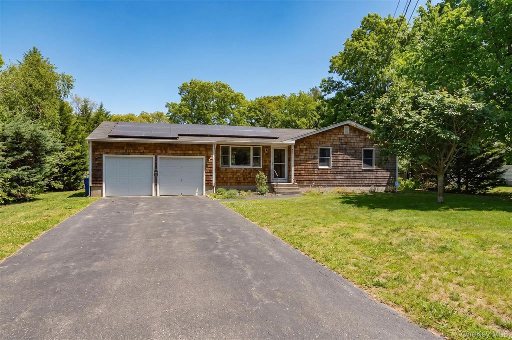 37 Crescent Bow, Ridge