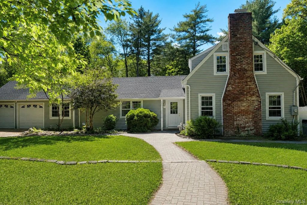 80 Mount Pleasant Road, Smithtown