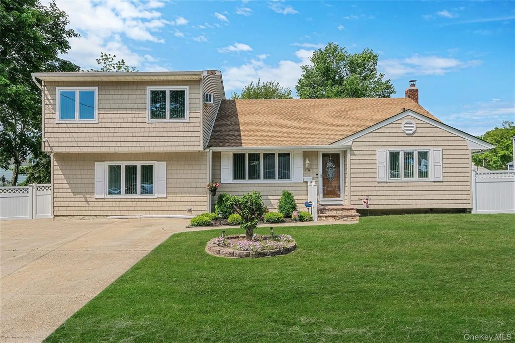 59 Maybrook Road, North Babylon