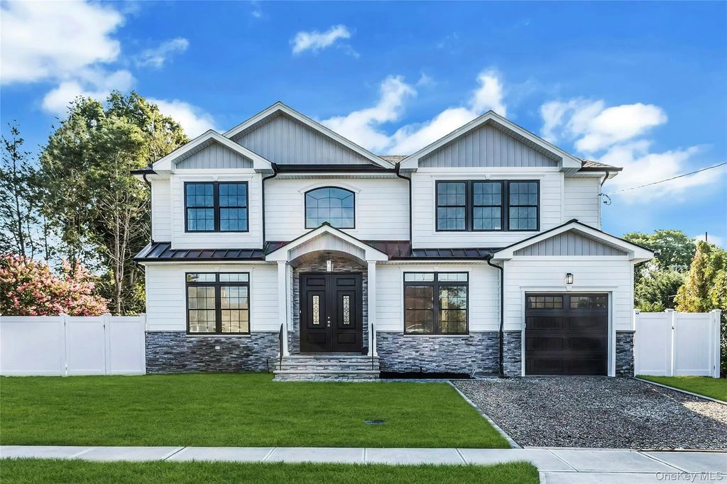 76 Wyoming Court, Syosset