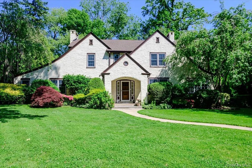 11 Myrtle Drive, Great Neck